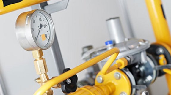 Das Bild zeigt einen Gas-Hausanschluss, symbolisch für alle Hausanschlüsse.